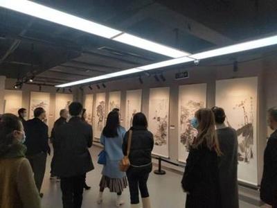 翰墨揚(yáng)清風(fēng)，光影繪廉韻——市自然資源局組織黨員干部參觀‘蜀道清風(fēng)’廉潔文化書(shū)法美術(shù)攝影作品展